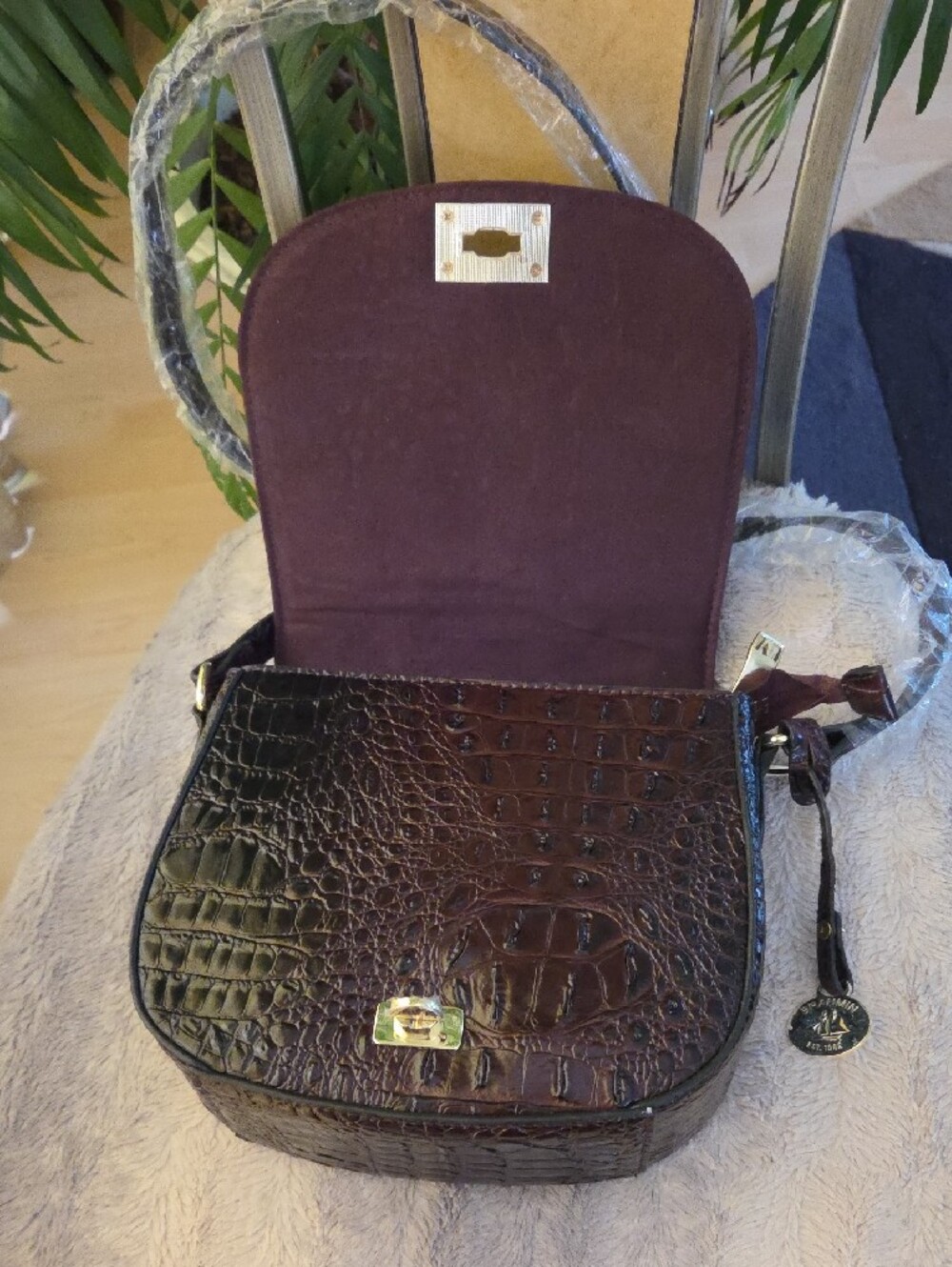 Classic Croc-Embossed Crossbody Bag ❤️ - Picture 4 of 8